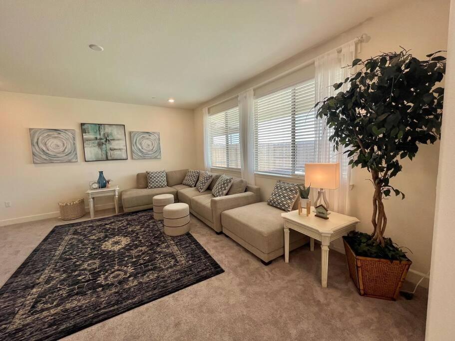 Brand-New, Beautiful & Stylish Home In Sacramento! Екстериор снимка