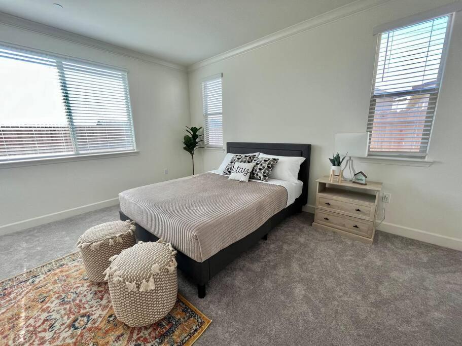 Brand-New, Beautiful & Stylish Home In Sacramento! Екстериор снимка