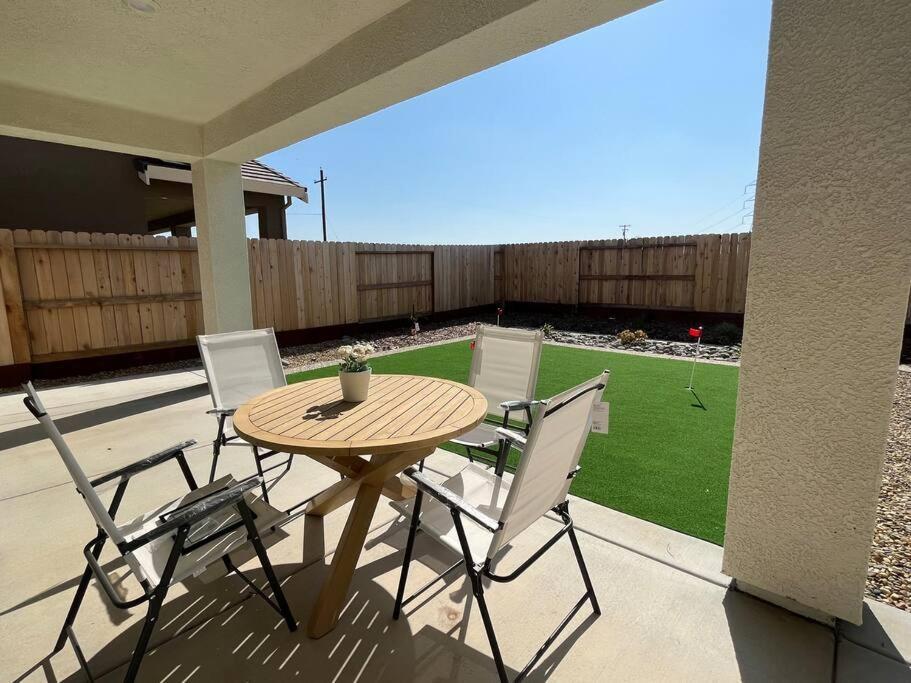 Brand-New, Beautiful & Stylish Home In Sacramento! Екстериор снимка