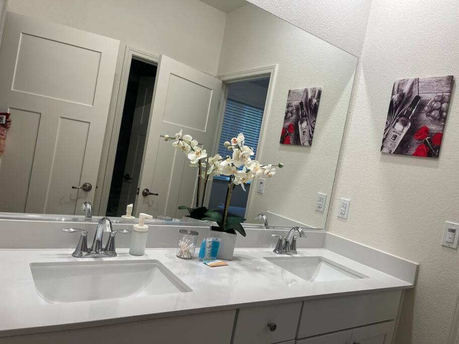 Brand-New, Beautiful & Stylish Home In Sacramento! Екстериор снимка