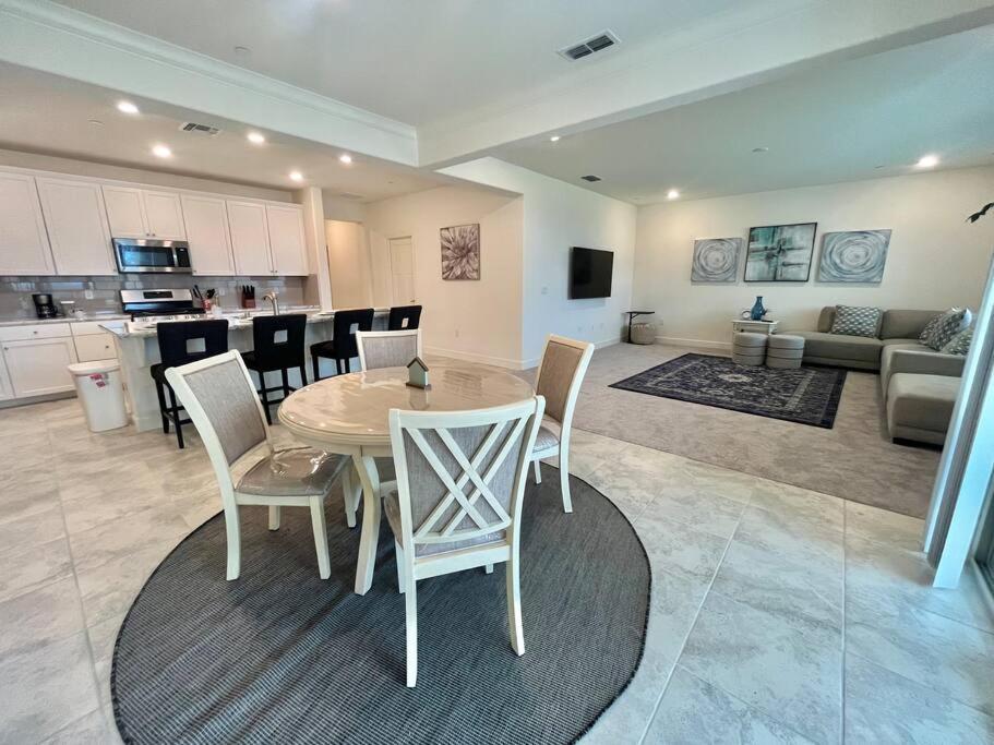 Brand-New, Beautiful & Stylish Home In Sacramento! Екстериор снимка